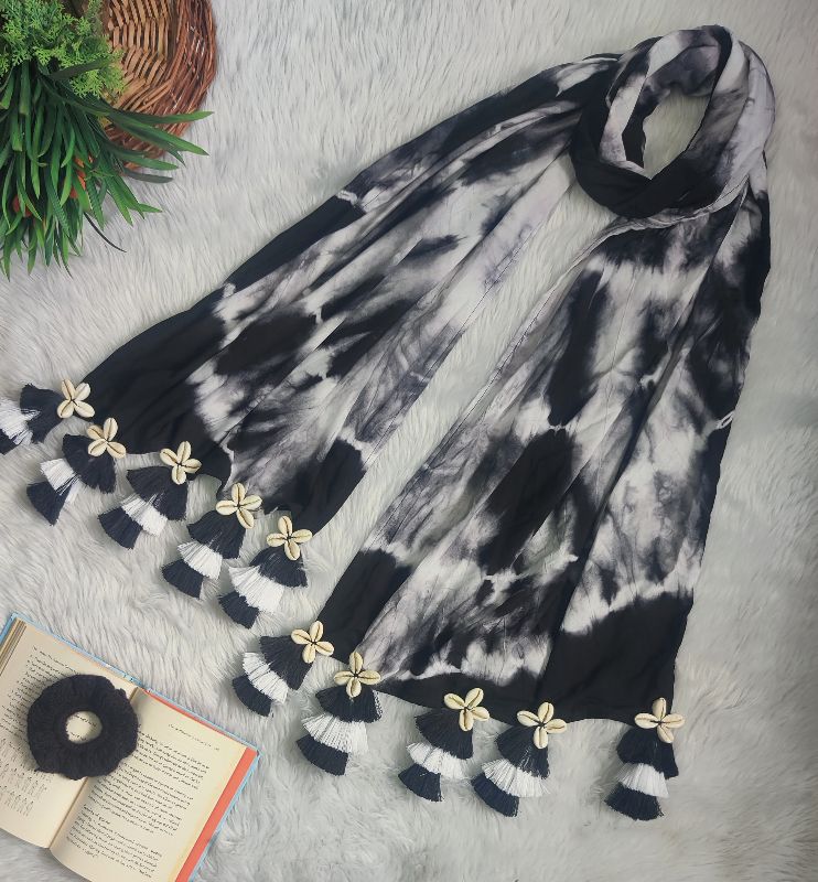 Black And White Shells