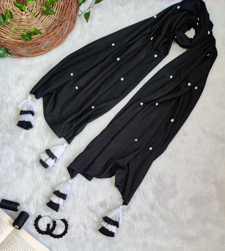 Black Knot With Layered Tassels Scarf — photo 5