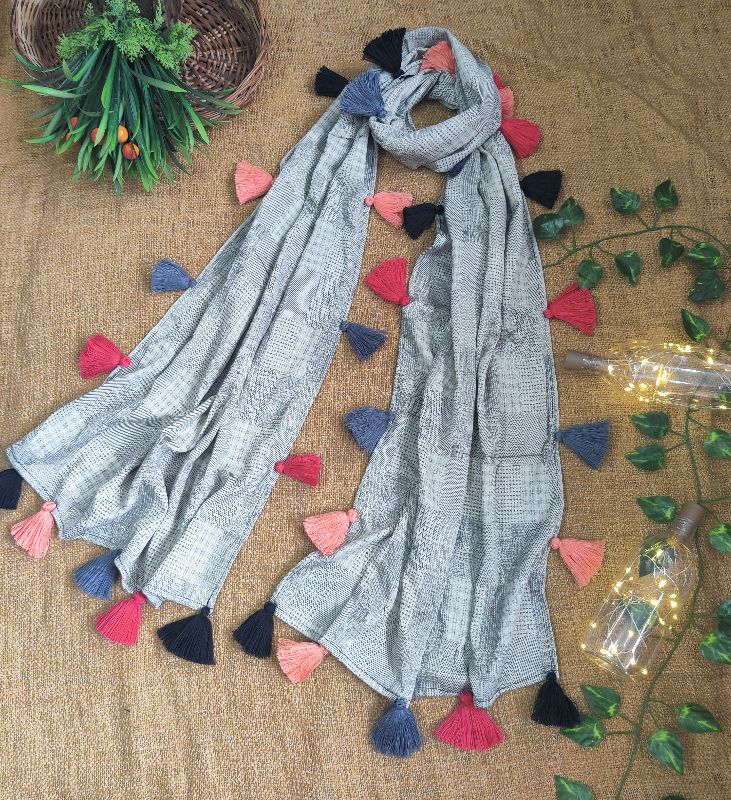 Abstract Print Tassel Scarf