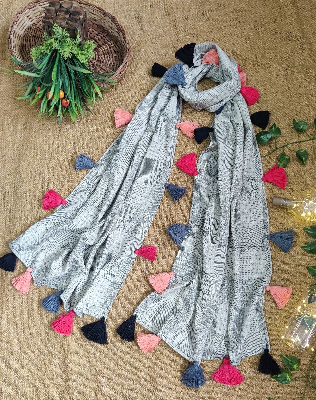 Abstract Print Tassel Scarf — photo 2