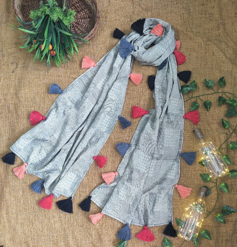 Abstract Print Tassel Scarf — photo 3