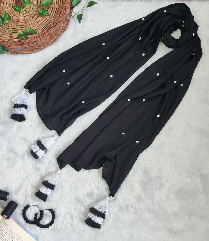 Black Knot With Layered Tassels Scarf — photo 4