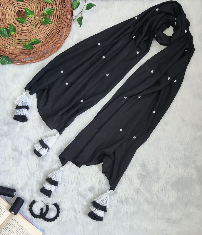 Black Knot With Layered Tassels Scarf — photo 6